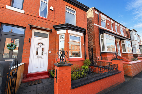 3 bed property, in Petersburg Road, £260,000
