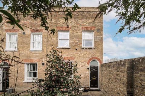 2 bed property, in Brighton Grove, £650,000