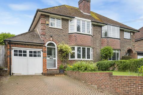 3 bed property, in Croydon Road, £600,000
