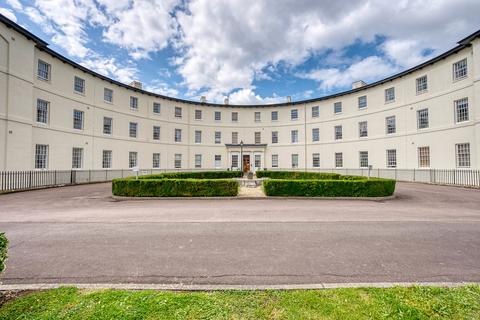 2 bed property, in The Crescent, £155,000