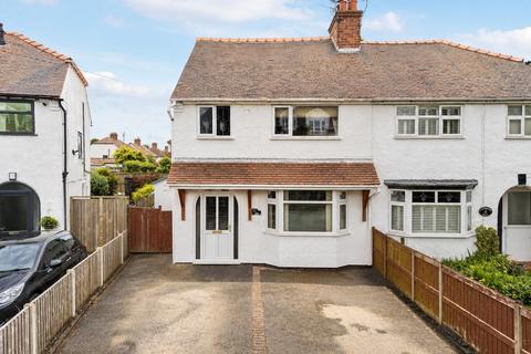 3 bed property, in Milner Road, £290,000