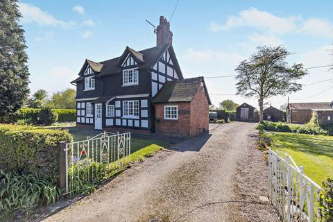 2 bed property, in Swanwick Green, £500,000