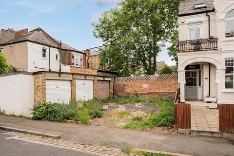 Land, in Gleneldon Road, £150,000