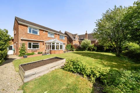 4 bed property, in Broad Town, £600,000