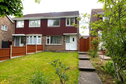 3 bed property, in Ash Close, £325,000