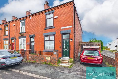 2 bed property, in Lower New Row, £250,000