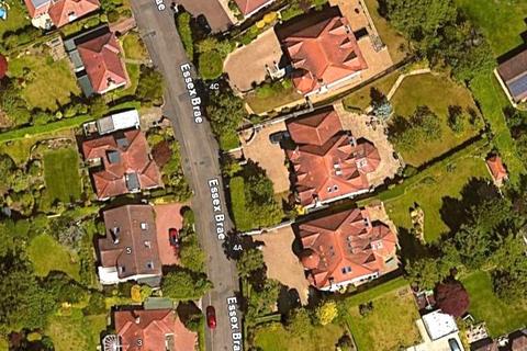 Land, in 4B Essex Brae, £1,100,000