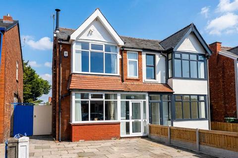 3 bed property, in Longford Road, £270,000