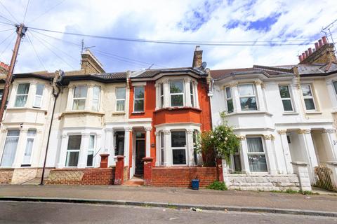 3 bed property, in Old Southend Road, £275,000
