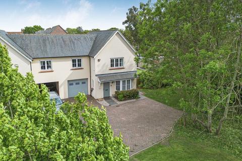 4 bed property, in Garden Fields, £700,000