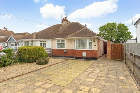 2 bed property, in St. Johns Road, £325,000