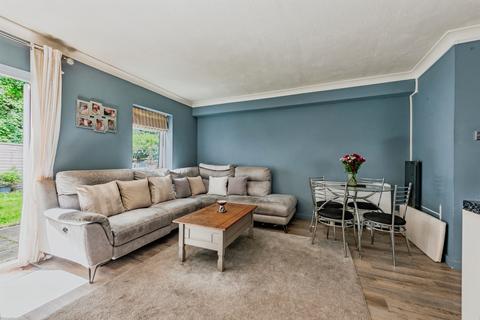 1 bed property, in Holmesdale Road, £280,000