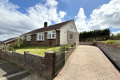 3 bed property, in The Crescent, £265,000