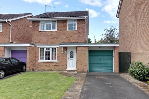 3 bed property, in Oak Way, £345,000