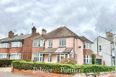 4 bed property, in Church Road, £370,000