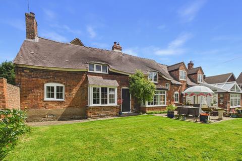5 bed property, in Norton Hill, £645,000
