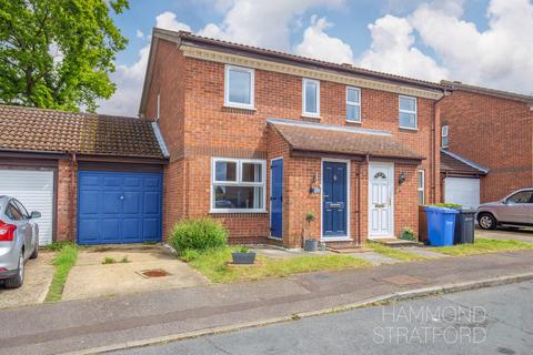 2 bed property, in Wakehurst Close, £250,000
