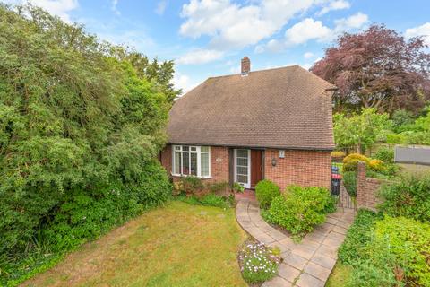 2 bed property, in Cherry Drive, £400,000