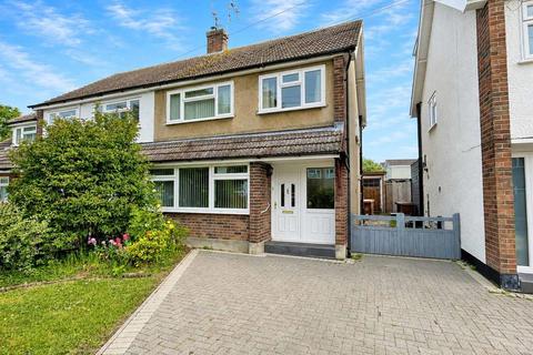 3 bed property, in Penzance Close, £400,000