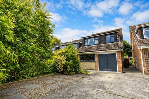 4 bed property, in Springfield Road, £525,000