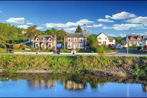 4 bed property, in Kilchurn, £575,000