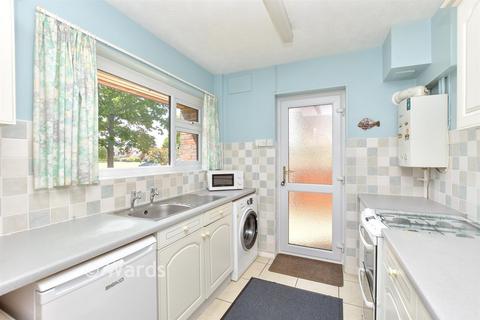 3 bed property, in Greenway, £300,000