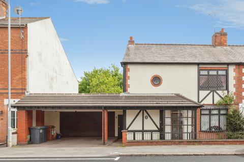 3 bed property, in Southfield Road, £300,000