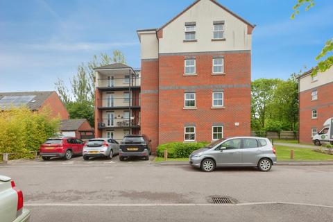 2 bed property, in Beagle Close, £150,000