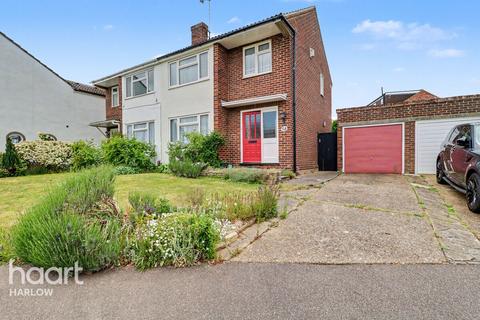 3 bed property, in Elmbridge, £425,000