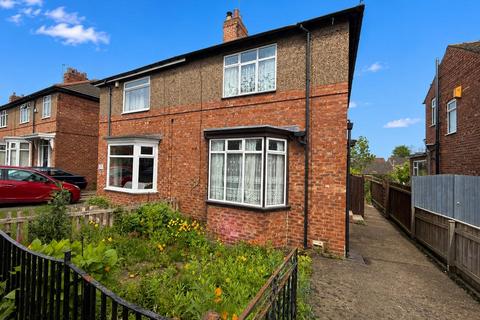 2 bed property, in Brinkburn Avenue, £140,000