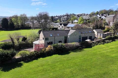 5 bed property, in Leeds Road, £750,000