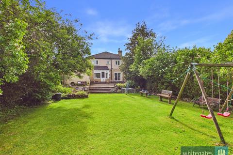 5 bed property, in Heights Lane, £545,000