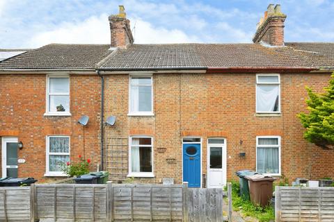 2 bed property, in Lower Denmark Road, £150,000