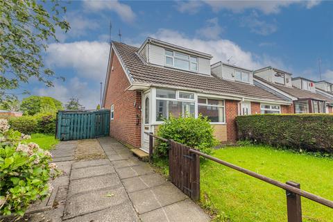 2 bed property, in Moorhey Street, £200,000