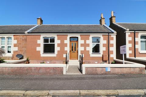 2 bed property, in Bank Street, £245,000