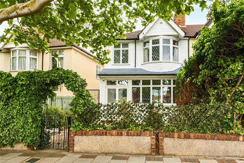 3 bed property, in Upper Elmers End Road, £550,000