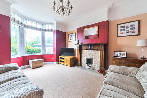 5 bed property, in Bradford Road, £475,000