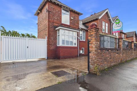 4 bed property, in Bradford Road, £475,000
