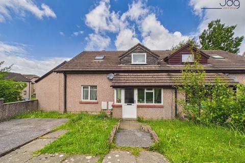 4 bed property, in Keswick Court, £180,000