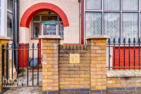 3 bed property, in Kitchener Road, £525,000