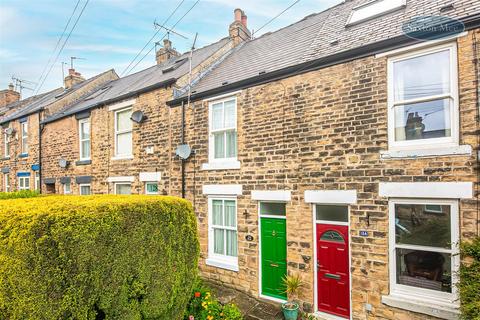 2 bed property, in Bradley Street, £250,000
