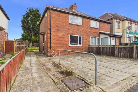 2 bed property, in Cromwell Avenue, £110,000