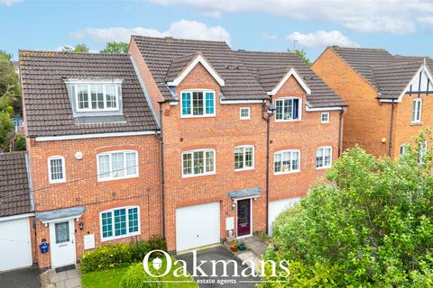 4 bed property, in Marlgrove Court, £325,000