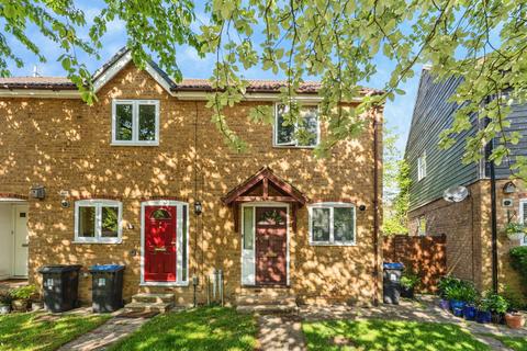 2 bed property, in Dunfee Way, £330,000