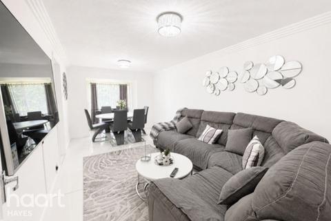1 bed property, in West Quay Drive, £235,000