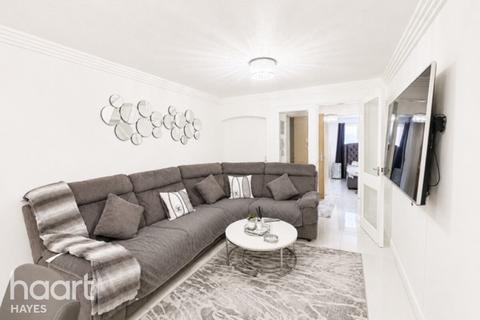 1 bed property, in West Quay Drive, £225,000