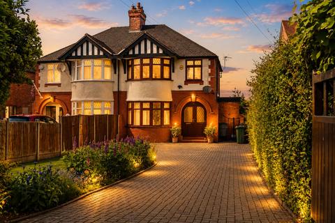 3 bed property, in Chester Road, £420,000