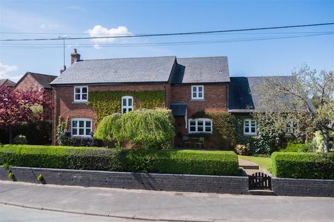 4 bed property, in Swan Court, £895,000