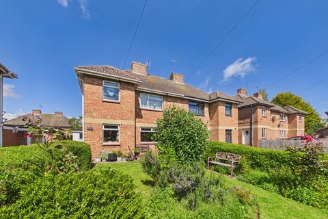 3 bed property, in Northfield Crescent, £175,000
