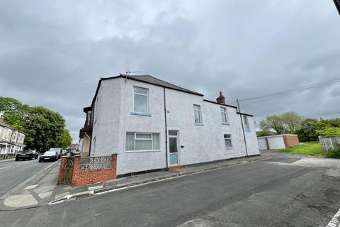 3 bed property, in St. Johns Road, £80,000
